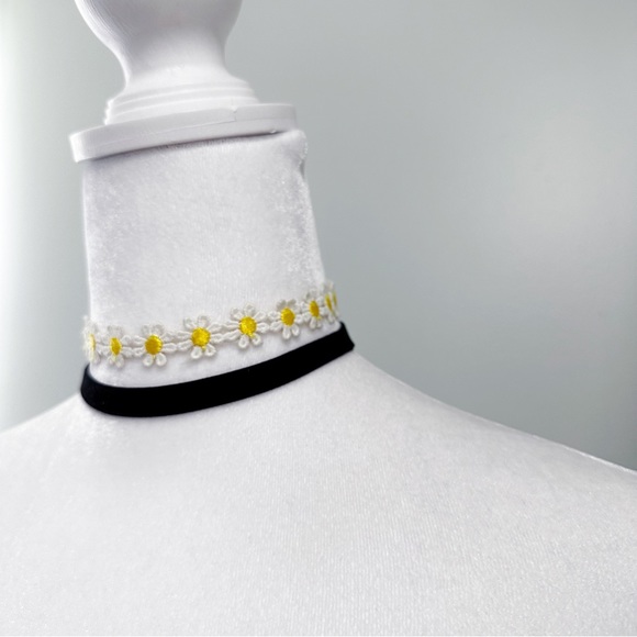 ᴜꜱᴇᴅ ʙʀᴀɴᴅʏ & ᴍᴇʟᴠɪʟʟᴇ ᴄʜᴏᴋᴇʀ ꜱᴇᴛ - Picture 7 of 11